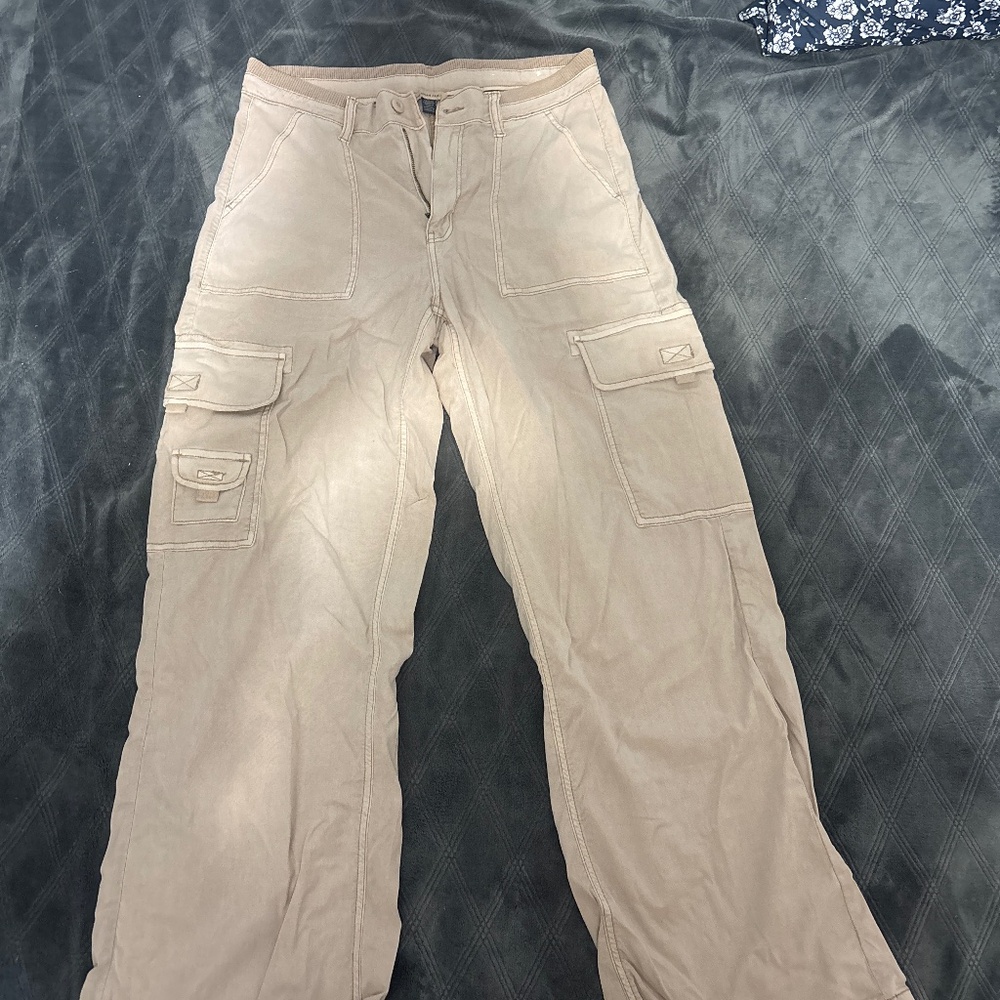 American Eagle Woman’s Cargo Pants